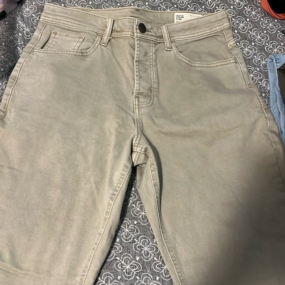 Denim Bundle!!!! (4 pairs)
Dickies pants for free!
Waist range from 30-32 - Picture 1 of 4